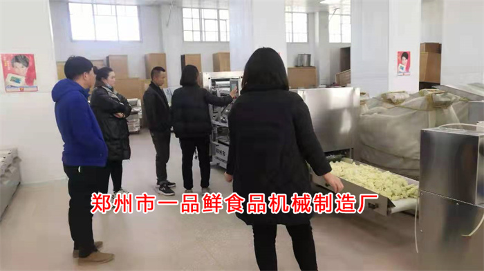 許昌客戶做燴面批發(fā)淘汰舊設(shè)備考察自動疊片燴面機(圖1) 微信圖片_20211223163538.jpg