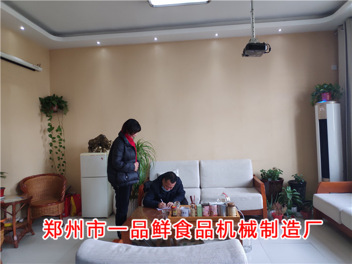 改行做面食批發(fā)的客戶選擇一品鮮燴面機(圖4) 改行做面食批發(fā)的客戶選擇一品鮮燴面機(圖4)