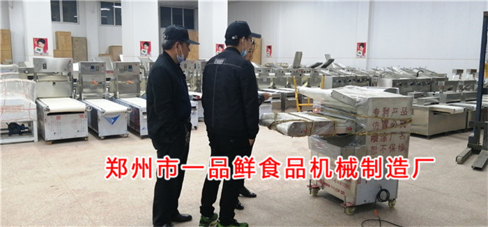 北京客戶訂購(gòu)面館用燴面機(jī)(圖1) 北京客戶訂購(gòu)面館用燴面機(jī)(圖1)