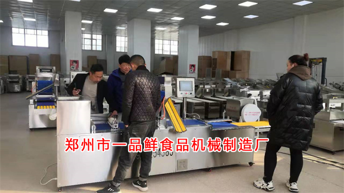 許昌老客戶考察350自動(dòng)疊片燴面機(jī)(圖2) 許昌老客戶考察350自動(dòng)疊片燴面機(jī)(圖2)