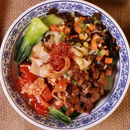 用扯面機代替手工做扯面的優(yōu)勢(圖1) 手工做的扯面