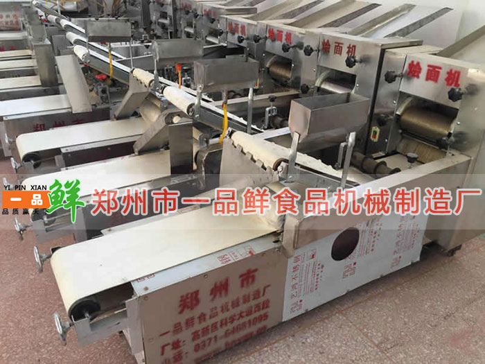 成品倉庫中的燴面機(jī)HMj-2型 成品倉庫中的燴面機(jī)HMj-2型