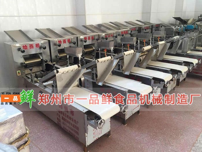 成品倉庫中的燴面機(jī)HMj-2型 成品倉庫中的燴面機(jī)HMj-2型