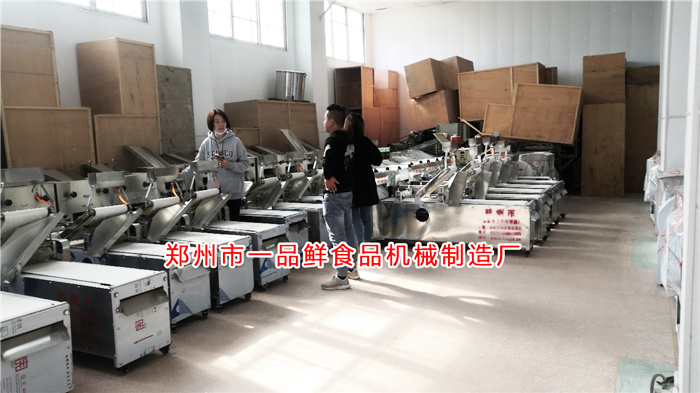 三門峽客戶考察燴面機 三門峽客戶考察燴面機