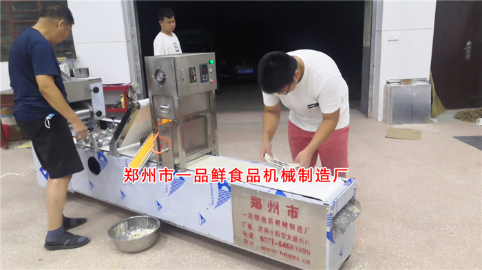 新鄭客戶定購的燴面機生產(chǎn)調(diào)試中 新鄭客戶定購的燴面機生產(chǎn)調(diào)試中