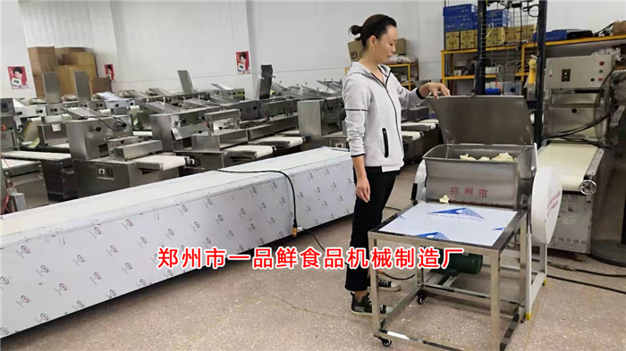 和面機(jī)調(diào)試中 和面機(jī)調(diào)試中